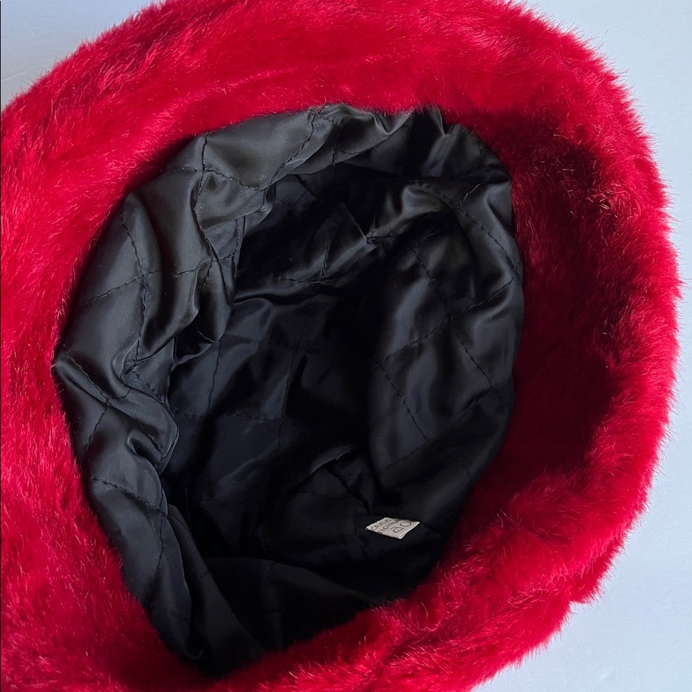 Red Faux Fur Bucket Hat Quilted Lining Luxurious NWT - Picture 5 of 7